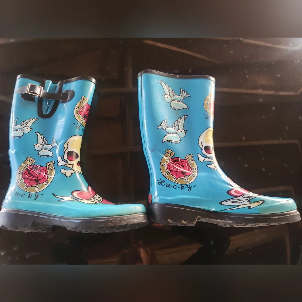 chooka Blue Graphic Rain Boots with Red Accents and White Doves
